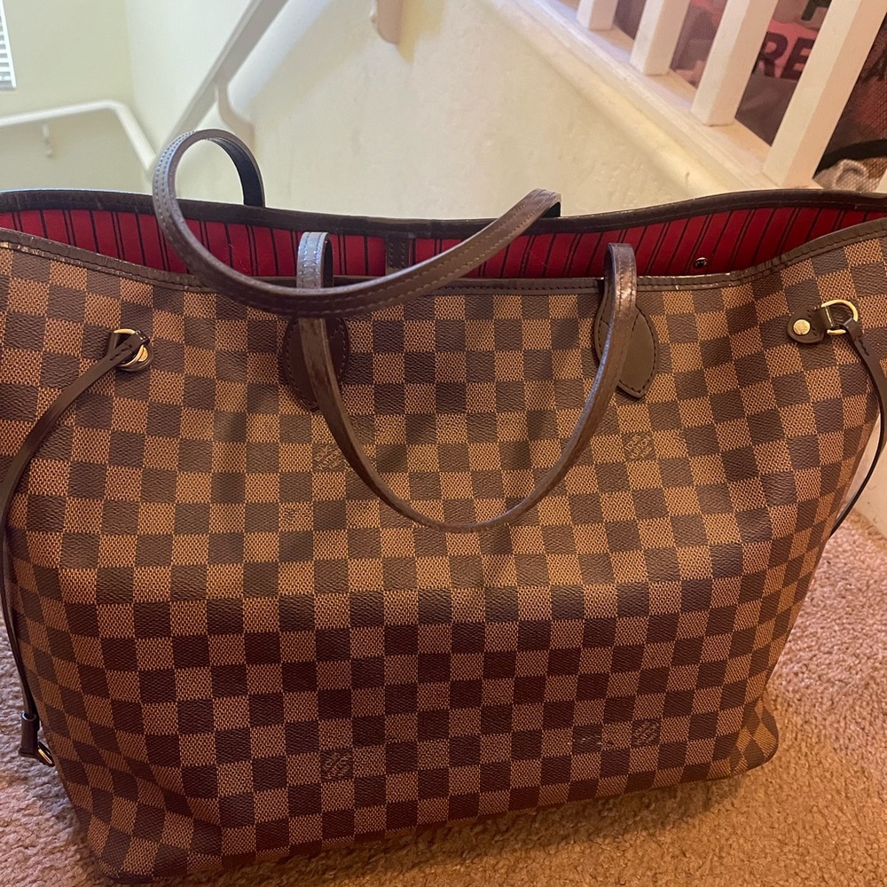 Authetic louis vuitton damier GM